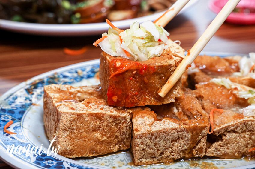 溪湖在地25年老店！就是這碗內行必點餛飩尬意麵、香酥臭豆腐，更佛是免費可樂喝到爽、內用也有冷氣吹，林家南投意麵