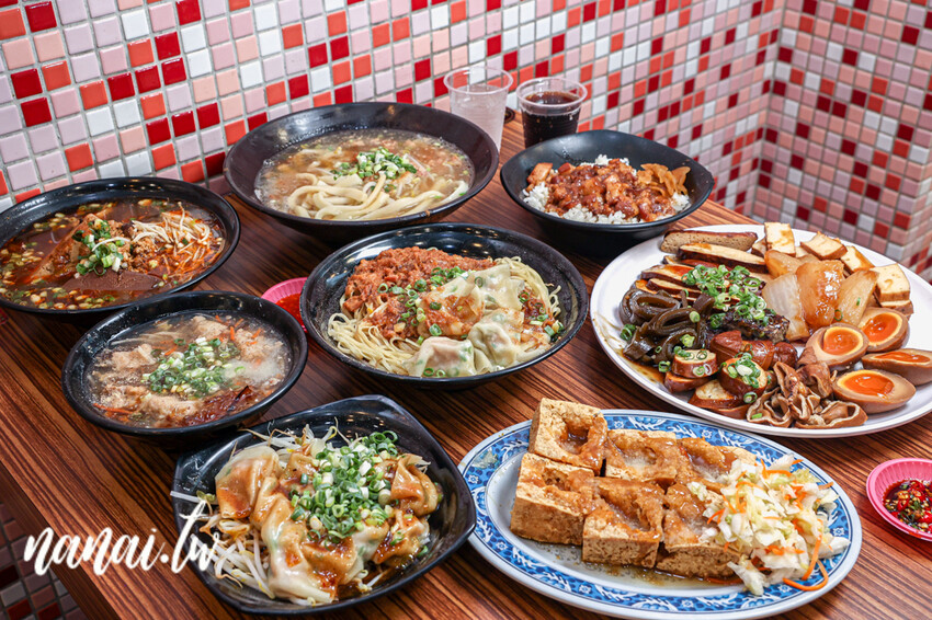 溪湖在地25年老店！就是這碗內行必點餛飩尬意麵、香酥臭豆腐，更佛是免費可樂喝到爽、內用也有冷氣吹，林家南投意麵