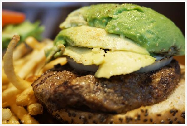 KUA-AINA-酪梨漢堡-1.JPG