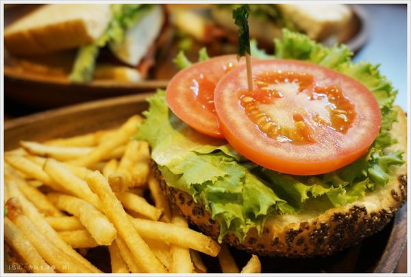 KUA-AINA-酪梨漢堡-2.JPG