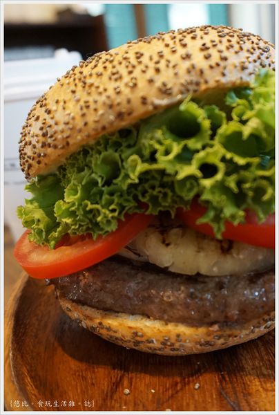 KUA-AINA-鳳梨漢堡-3.JPG