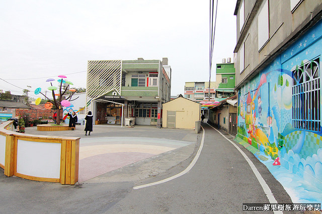 『彰化和美景點』卡里善之樹-為愛撐傘★熱門打卡秘境繽紛彩虹雨傘巷/卡里善之樹Rainbow House雨傘樹IG熱點