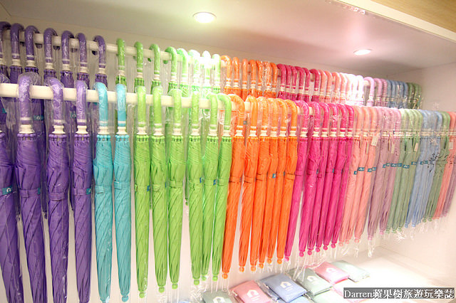 『彰化和美景點』卡里善之樹-為愛撐傘★熱門打卡秘境繽紛彩虹雨傘巷/卡里善之樹Rainbow House雨傘樹IG熱點