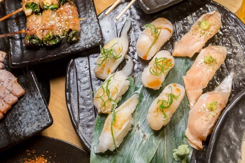 [東區居酒屋]激安の食事酒場（市府二號店）,明太子雞肉串3串100元,梅酒、清酒、啤酒限時無限暢飲,捷運市政府站1號出口 - 老莫 Say透透