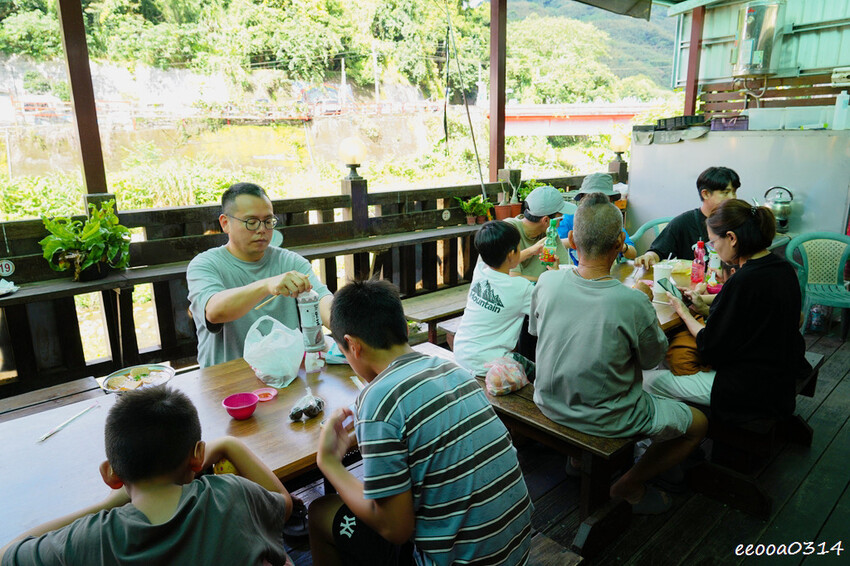 清安老街美食「黑皮臭豆腐」，洗水坑豆腐街內又臭又黑的中藥臭豆
