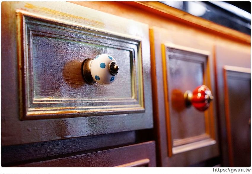 超逼真的柳川打卡牆居然藏在銀行裡？台中市區五個藝術亮點報你知，還可以免費看展覽喲~