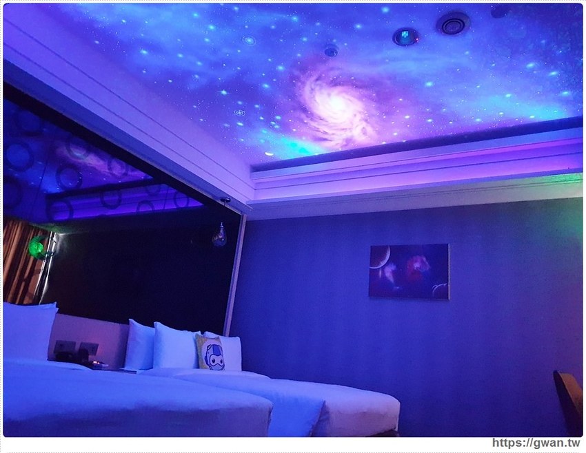 超逼真的柳川打卡牆居然藏在銀行裡？台中市區五個藝術亮點報你知，還可以免費看展覽喲~