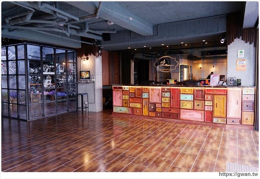 超逼真的柳川打卡牆居然藏在銀行裡？台中市區五個藝術亮點報你知，還可以免費看展覽喲~