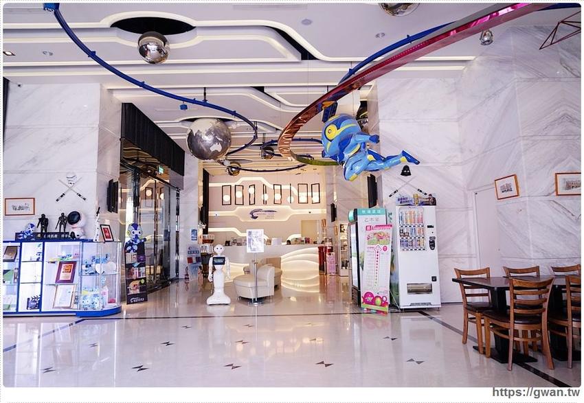 超逼真的柳川打卡牆居然藏在銀行裡？台中市區五個藝術亮點報你知，還可以免費看展覽喲~