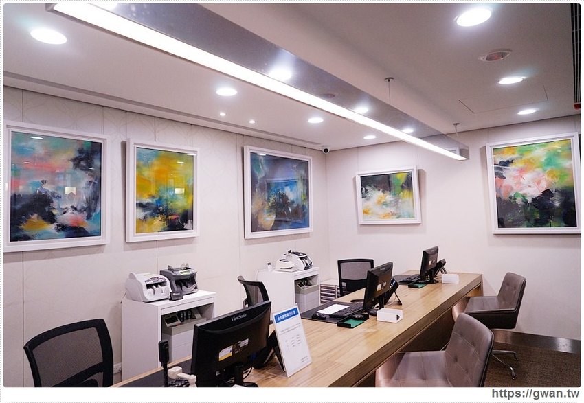 超逼真的柳川打卡牆居然藏在銀行裡？台中市區五個藝術亮點報你知，還可以免費看展覽喲~