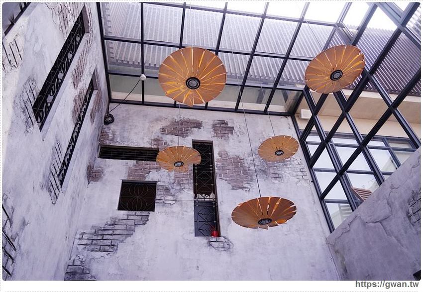 超逼真的柳川打卡牆居然藏在銀行裡？台中市區五個藝術亮點報你知，還可以免費看展覽喲~