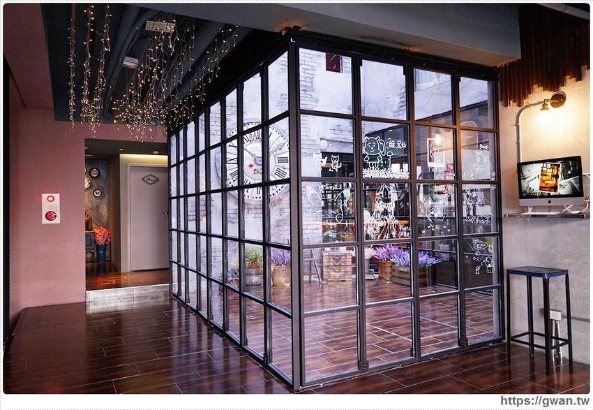 超逼真的柳川打卡牆居然藏在銀行裡？台中市區五個藝術亮點報你知，還可以免費看展覽喲~