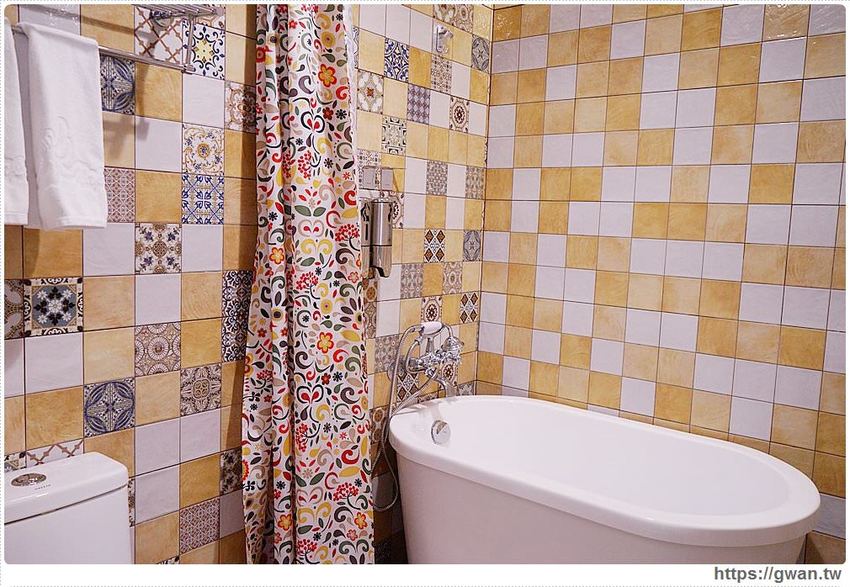 超逼真的柳川打卡牆居然藏在銀行裡？台中市區五個藝術亮點報你知，還可以免費看展覽喲~