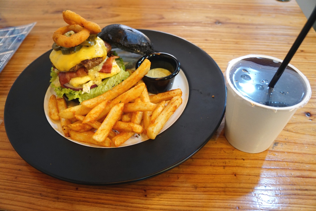黑漢堡套餐