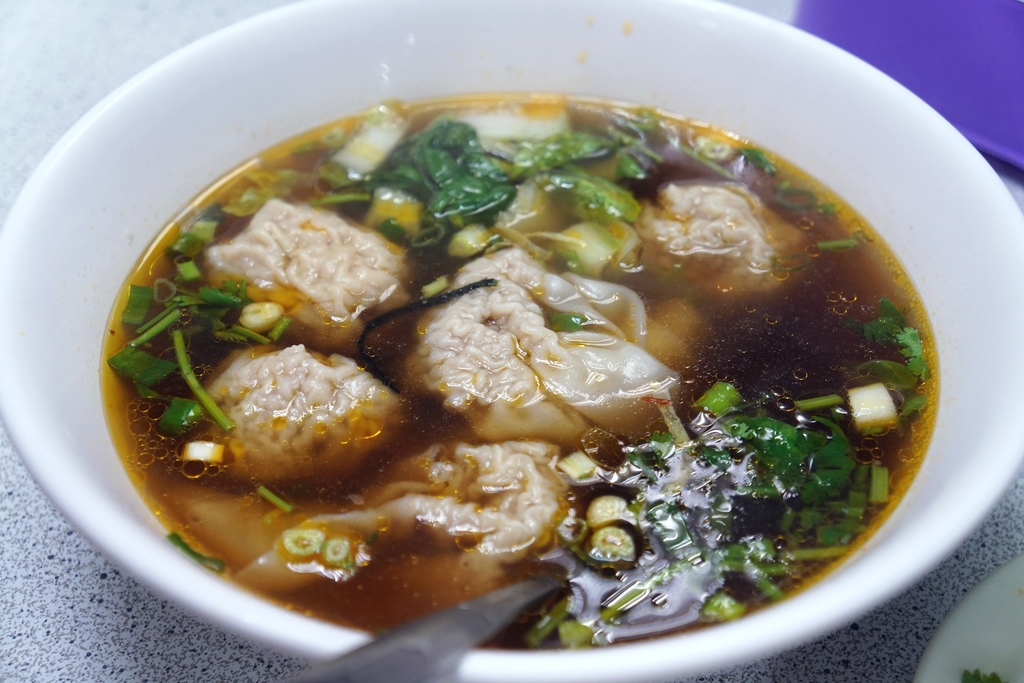 鮮蝦餛飩牛肉湯