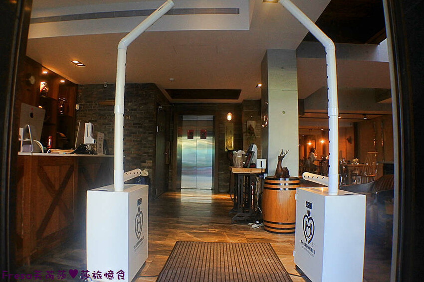 高雄飯店【帕鉑舍旅】高雄火車站斜對面／後驛商圈旁.優雅藝術的質感旅宿.房間大地點棒│家庭旅行│商務飯店