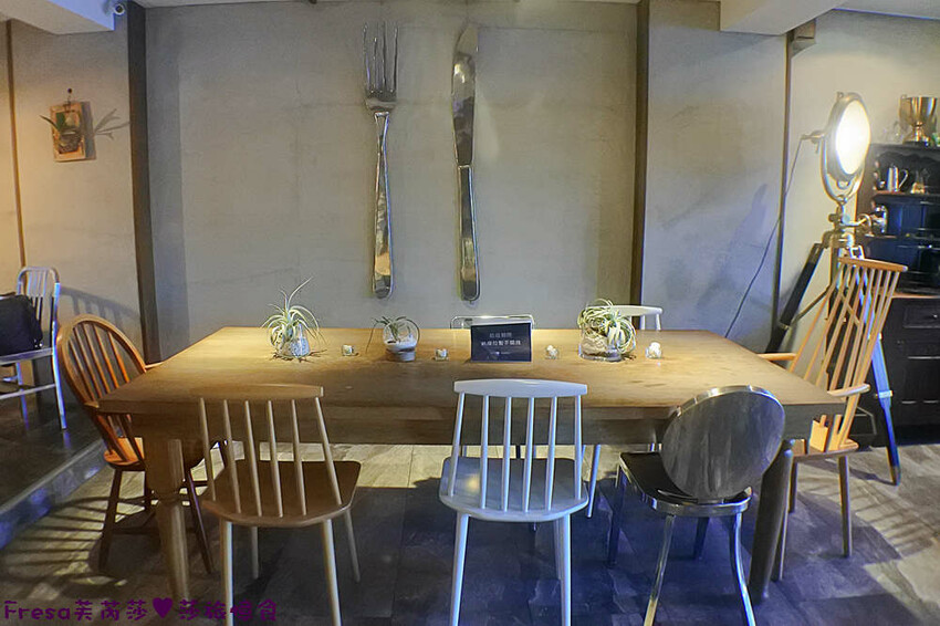 高雄飯店【帕鉑舍旅】高雄火車站斜對面／後驛商圈旁.優雅藝術的質感旅宿.房間大地點棒│家庭旅行│商務飯店