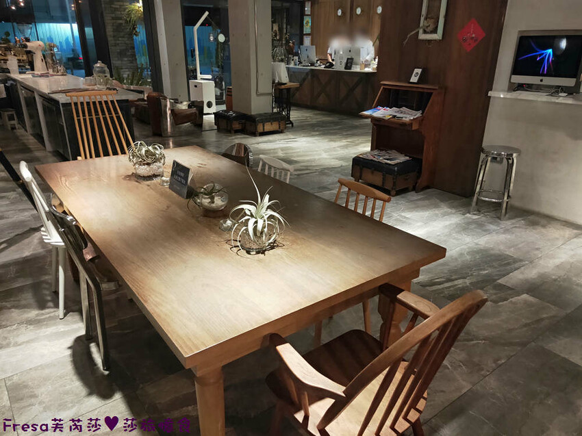 高雄飯店【帕鉑舍旅】高雄火車站斜對面／後驛商圈旁.優雅藝術的質感旅宿.房間大地點棒│家庭旅行│商務飯店