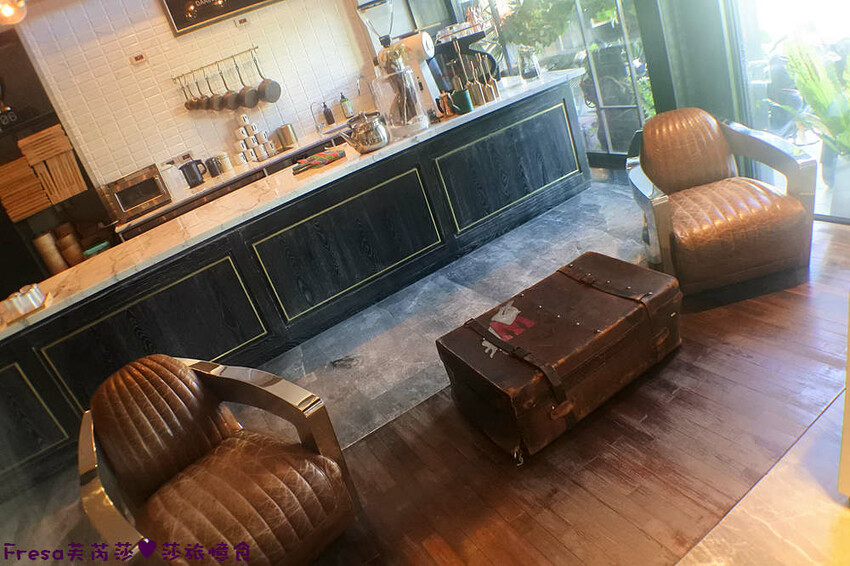 高雄飯店【帕鉑舍旅】高雄火車站斜對面／後驛商圈旁.優雅藝術的質感旅宿.房間大地點棒│家庭旅行│商務飯店