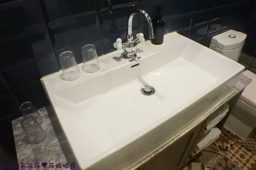 高雄飯店【帕鉑舍旅】高雄火車站斜對面／後驛商圈旁.優雅藝術的質感旅宿.房間大地點棒│家庭旅行│商務飯店