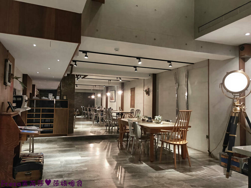 高雄飯店【帕鉑舍旅】高雄火車站斜對面／後驛商圈旁.優雅藝術的質感旅宿.房間大地點棒│家庭旅行│商務飯店