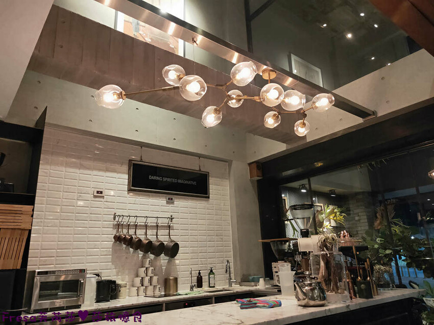 高雄飯店【帕鉑舍旅】高雄火車站斜對面／後驛商圈旁.優雅藝術的質感旅宿.房間大地點棒│家庭旅行│商務飯店