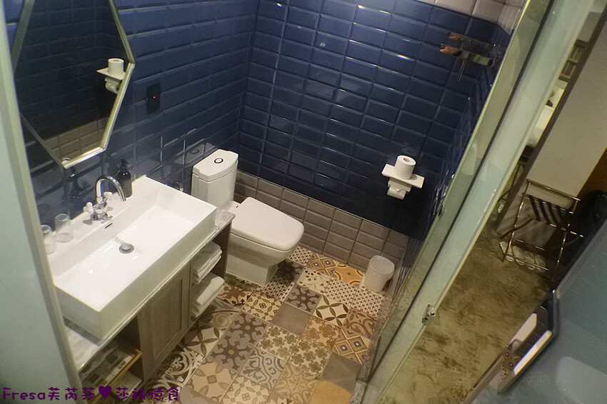 高雄飯店【帕鉑舍旅】高雄火車站斜對面／後驛商圈旁.優雅藝術的質感旅宿.房間大地點棒│家庭旅行│商務飯店