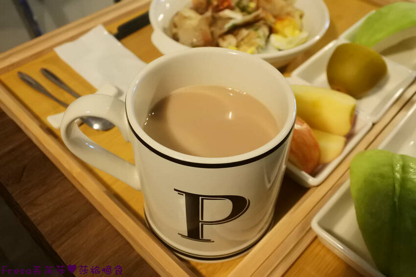 高雄飯店【帕鉑舍旅】高雄火車站斜對面／後驛商圈旁.優雅藝術的質感旅宿.房間大地點棒│家庭旅行│商務飯店