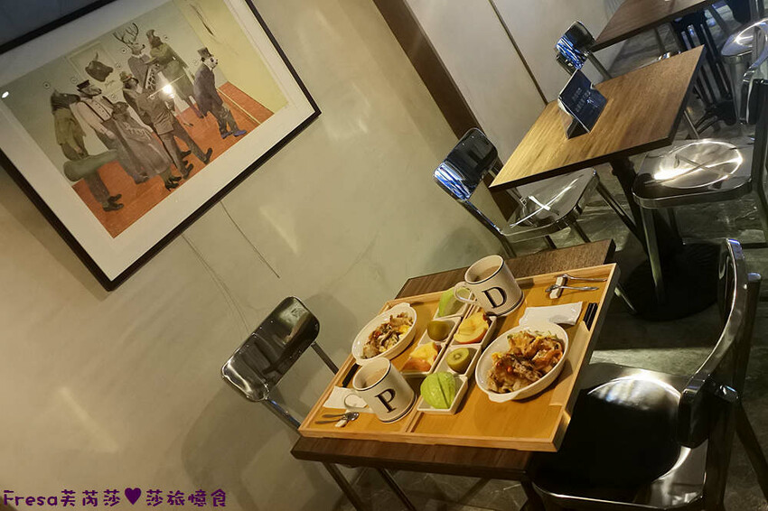 高雄飯店【帕鉑舍旅】高雄火車站斜對面／後驛商圈旁.優雅藝術的質感旅宿.房間大地點棒│家庭旅行│商務飯店