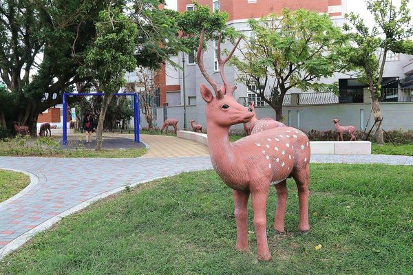 鹿港小鹿兒童公園：【彰化景點】彰化鹿港小鹿兒童公園/親子旅遊/沙坑、盪鞦韆、溜滑梯、小小攀岩、孩子的歡樂休憩遊樂區