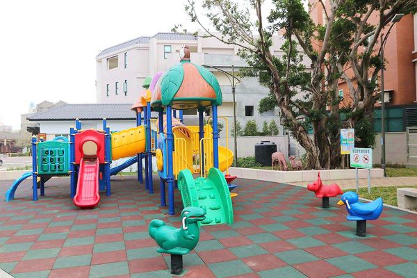 鹿港小鹿兒童公園：【彰化景點】彰化鹿港小鹿兒童公園/親子旅遊/沙坑、盪鞦韆、溜滑梯、小小攀岩、孩子的歡樂休憩遊樂區