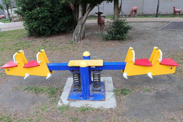 鹿港小鹿兒童公園：【彰化景點】彰化鹿港小鹿兒童公園/親子旅遊/沙坑、盪鞦韆、溜滑梯、小小攀岩、孩子的歡樂休憩遊樂區