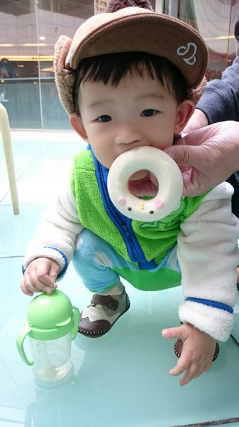 Mister Donut 統一多拿滋(巨蛋門市)：高雄漢神巨蛋~Mister Donut 多拿滋~少女心大爆發~超萌卡娜赫拉粉紅兔兔和P助甜甜圈~期間限定的呦~