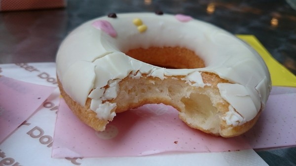 Mister Donut 統一多拿滋(巨蛋門市)：高雄漢神巨蛋~Mister Donut 多拿滋~少女心大爆發~超萌卡娜赫拉粉紅兔兔和P助甜甜圈~期間限定的呦~