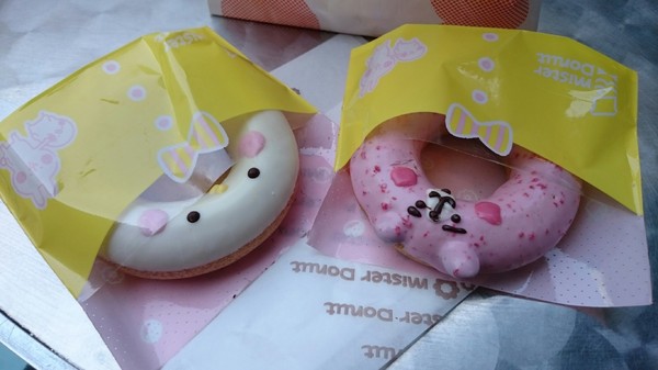 Mister Donut 統一多拿滋(巨蛋門市)：高雄漢神巨蛋~Mister Donut 多拿滋~少女心大爆發~超萌卡娜赫拉粉紅兔兔和P助甜甜圈~期間限定的呦~