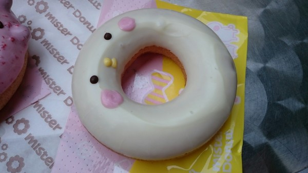 Mister Donut 統一多拿滋(巨蛋門市)：高雄漢神巨蛋~Mister Donut 多拿滋~少女心大爆發~超萌卡娜赫拉粉紅兔兔和P助甜甜圈~期間限定的呦~
