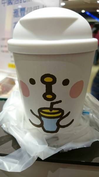 Mister Donut 統一多拿滋(巨蛋門市)：高雄漢神巨蛋~Mister Donut 多拿滋~少女心大爆發~超萌卡娜赫拉粉紅兔兔和P助甜甜圈~期間限定的呦~