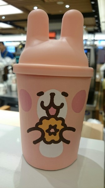 Mister Donut 統一多拿滋(巨蛋門市)：高雄漢神巨蛋~Mister Donut 多拿滋~少女心大爆發~超萌卡娜赫拉粉紅兔兔和P助甜甜圈~期間限定的呦~