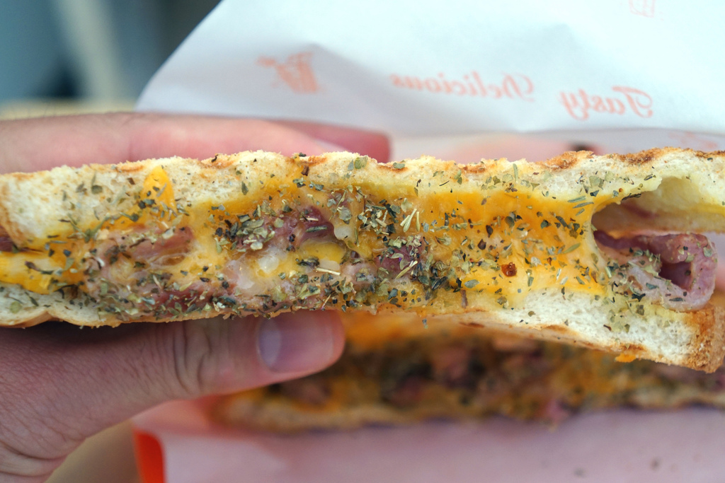 煙燻鴨腿烤乳酪三明治