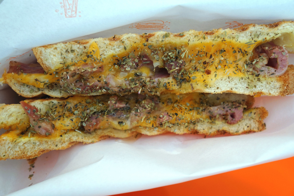 煙燻鴨腿烤乳酪三明治