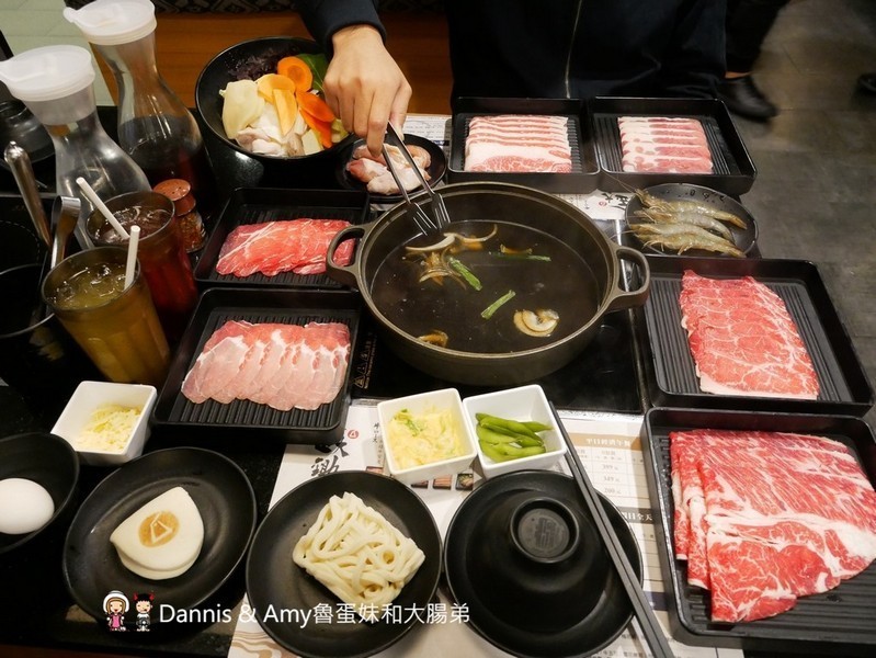 《新竹壽喜燒吃到飽餐廳》金大鋤壽喜燒(小蒙牛集團)。牛豬雞鴨蝦/蔬菜/甜品/飲料隨你點︱新竹車站附近晶品城購物廣場13樓(影片) 《新竹壽喜燒吃到飽餐廳》金大鋤壽喜燒(小蒙牛集團)。牛豬雞鴨蝦/蔬菜/甜品/飲料隨你點︱新竹車站附近晶品城購物廣場13樓(影片)