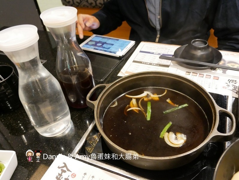 《新竹壽喜燒吃到飽餐廳》金大鋤壽喜燒(小蒙牛集團)。牛豬雞鴨蝦/蔬菜/甜品/飲料隨你點︱新竹車站附近晶品城購物廣場13樓(影片) 《新竹壽喜燒吃到飽餐廳》金大鋤壽喜燒(小蒙牛集團)。牛豬雞鴨蝦/蔬菜/甜品/飲料隨你點︱新竹車站附近晶品城購物廣場13樓(影片)