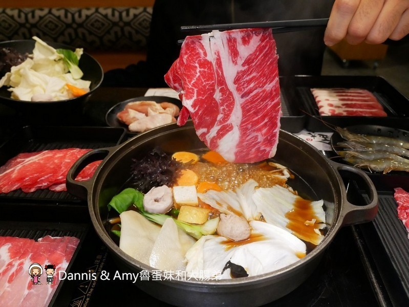 《新竹壽喜燒吃到飽餐廳》金大鋤壽喜燒(小蒙牛集團)。牛豬雞鴨蝦/蔬菜/甜品/飲料隨你點︱新竹車站附近晶品城購物廣場13樓(影片) 《新竹壽喜燒吃到飽餐廳》金大鋤壽喜燒(小蒙牛集團)。牛豬雞鴨蝦/蔬菜/甜品/飲料隨你點︱新竹車站附近晶品城購物廣場13樓(影片)