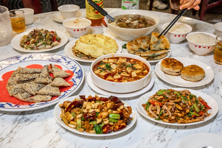 左營平價快炒推薦！四海一家吃飽又打包，到道地北平味。