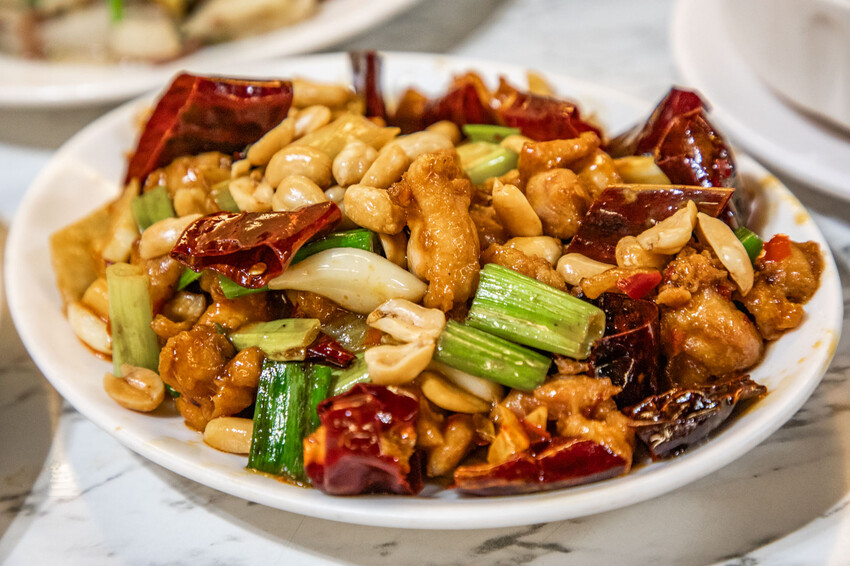 左營平價快炒推薦！四海一家吃飽又打包，到道地北平味。