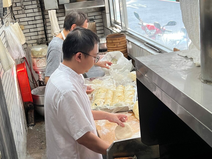 左營平價快炒推薦！四海一家吃飽又打包，到道地北平味。