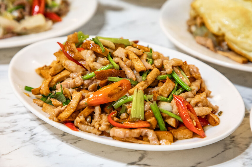 左營平價快炒推薦！四海一家吃飽又打包，到道地北平味。