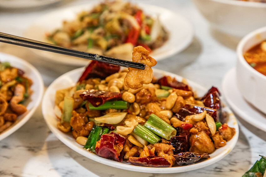 左營平價快炒推薦！四海一家吃飽又打包，到道地北平味。