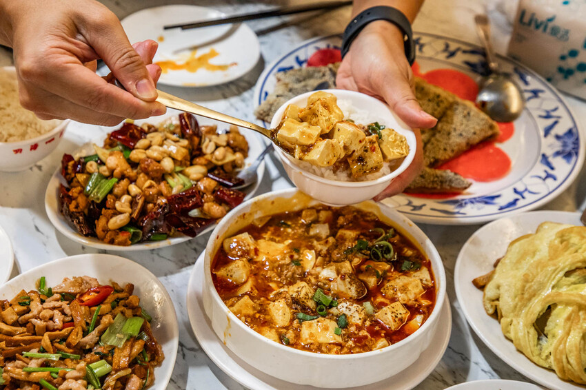 左營平價快炒推薦！四海一家吃飽又打包，到道地北平味。