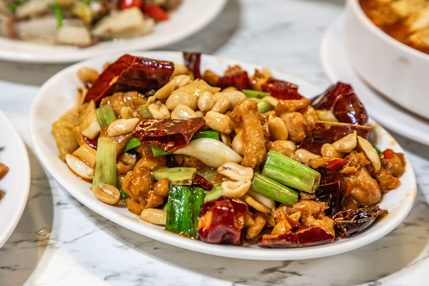 左營平價快炒推薦！四海一家吃飽又打包，到道地北平味。